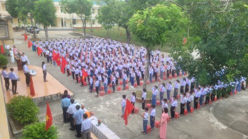 Chào cờ cấp 2.jpg