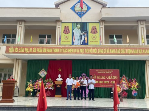 trao hoa c1.jpg