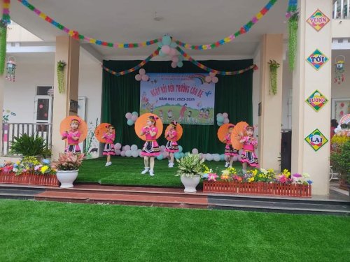 văn nghệ cmn.jpg